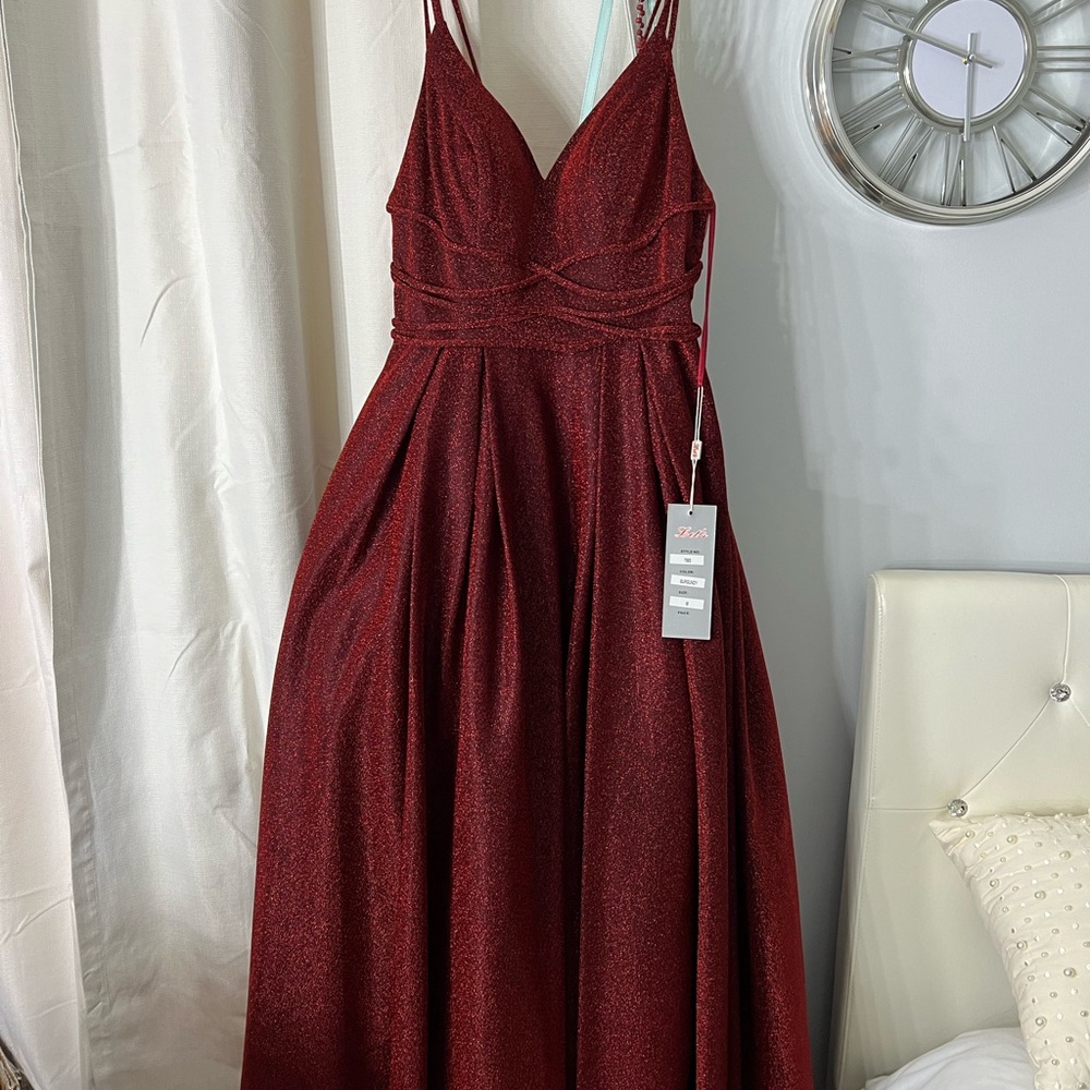 Elegant Burgundy Dress with Pockets